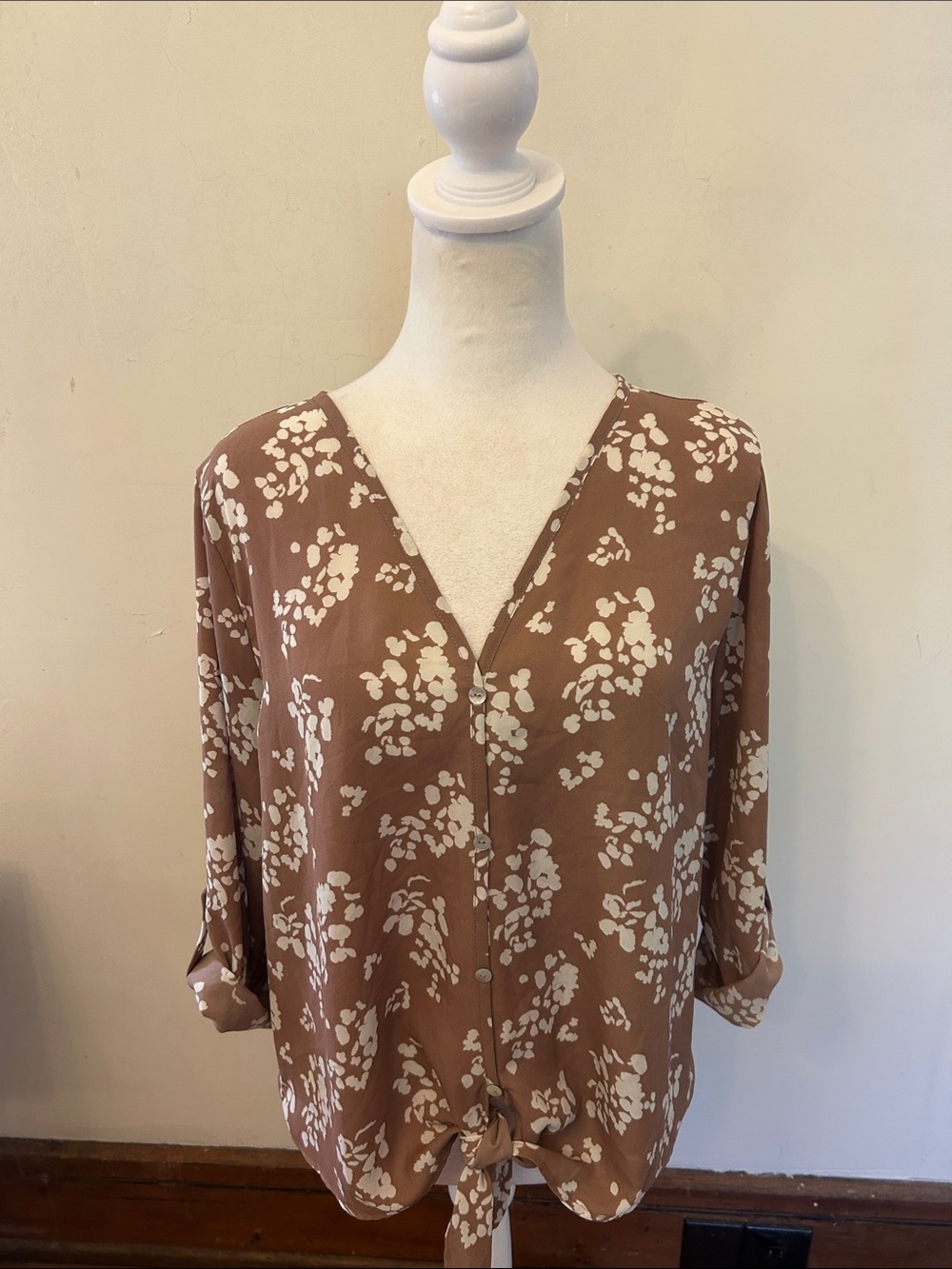 West Ket Brown Floral V-Neck Tie-Front Blouse Rollable sleeves Size S EUC